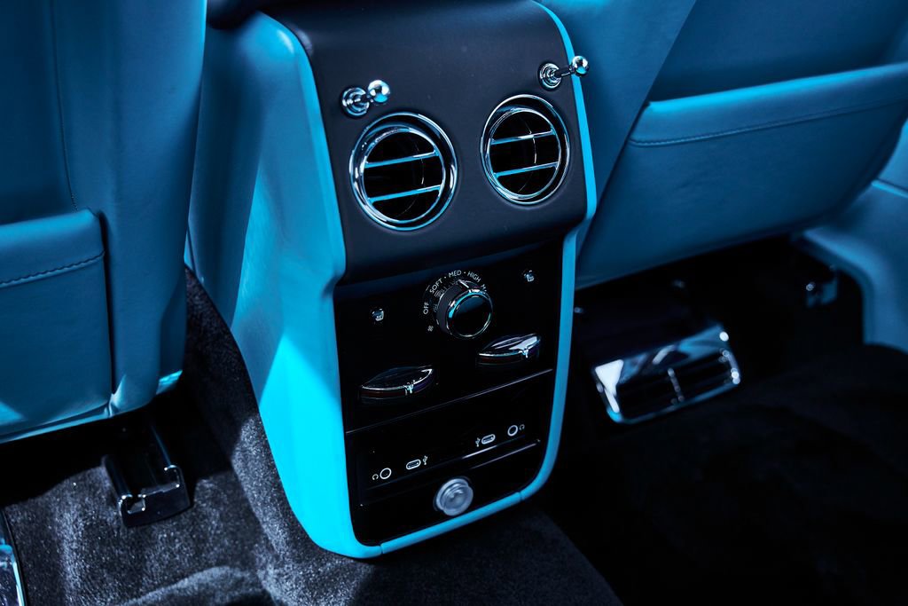 Used 2025 Rolls-Royce Cullinan Black Badge image 56