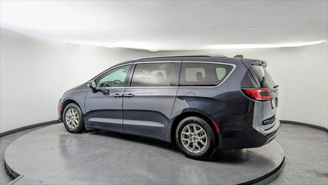 Used 2021 Chrysler Pacifica Touring-L image 6