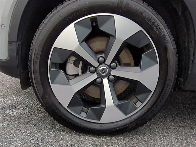 Used 2025 Volvo XC40 B5 Plus image 23