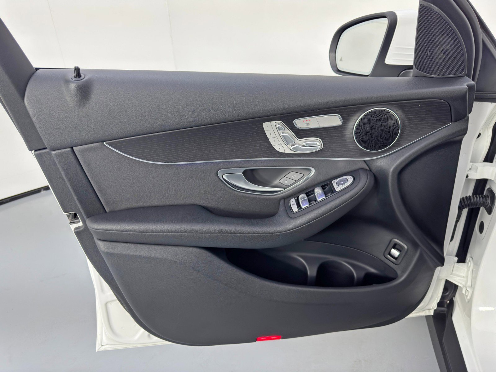 Used 2021 Mercedes-Benz GLC 300 w/ Premium Package image 41