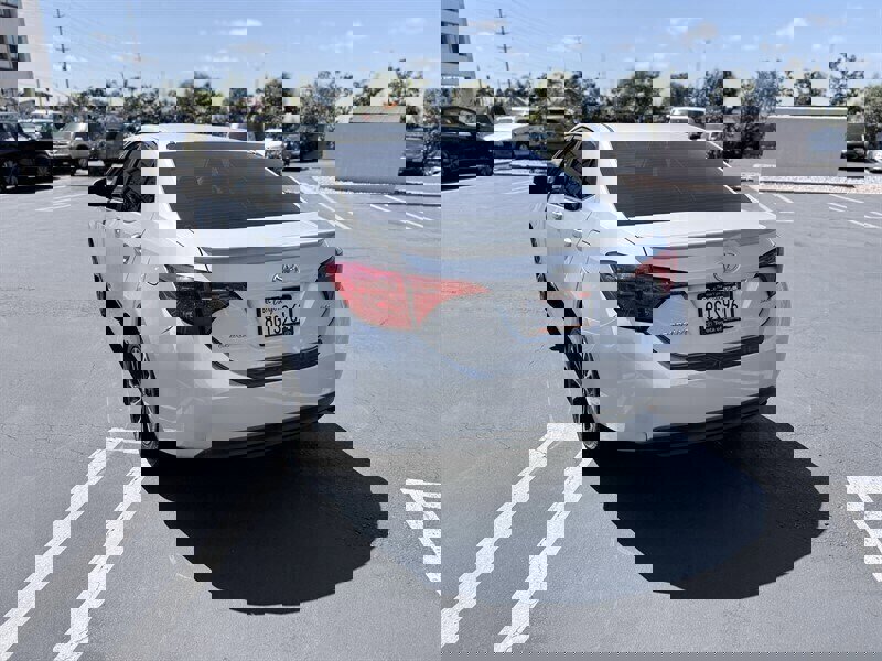 Used 2019 Toyota Corolla SE w/ Carpet Mat Package (TMS) FWD image 11