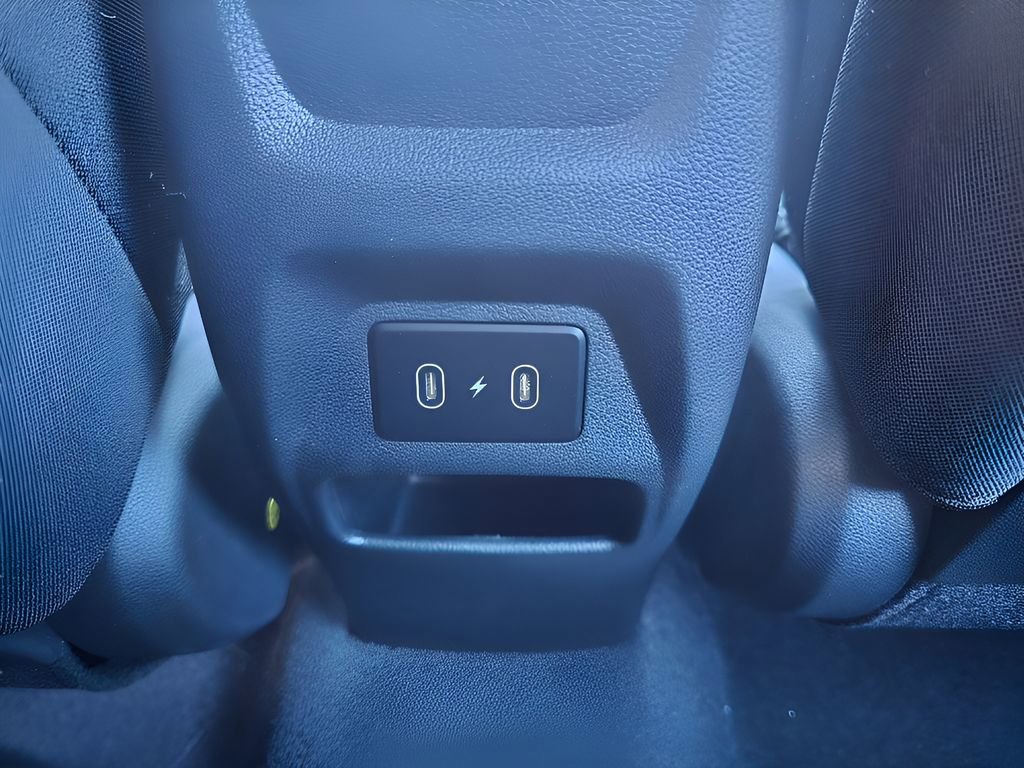 Used 2025 Hyundai Venue SEL image 28