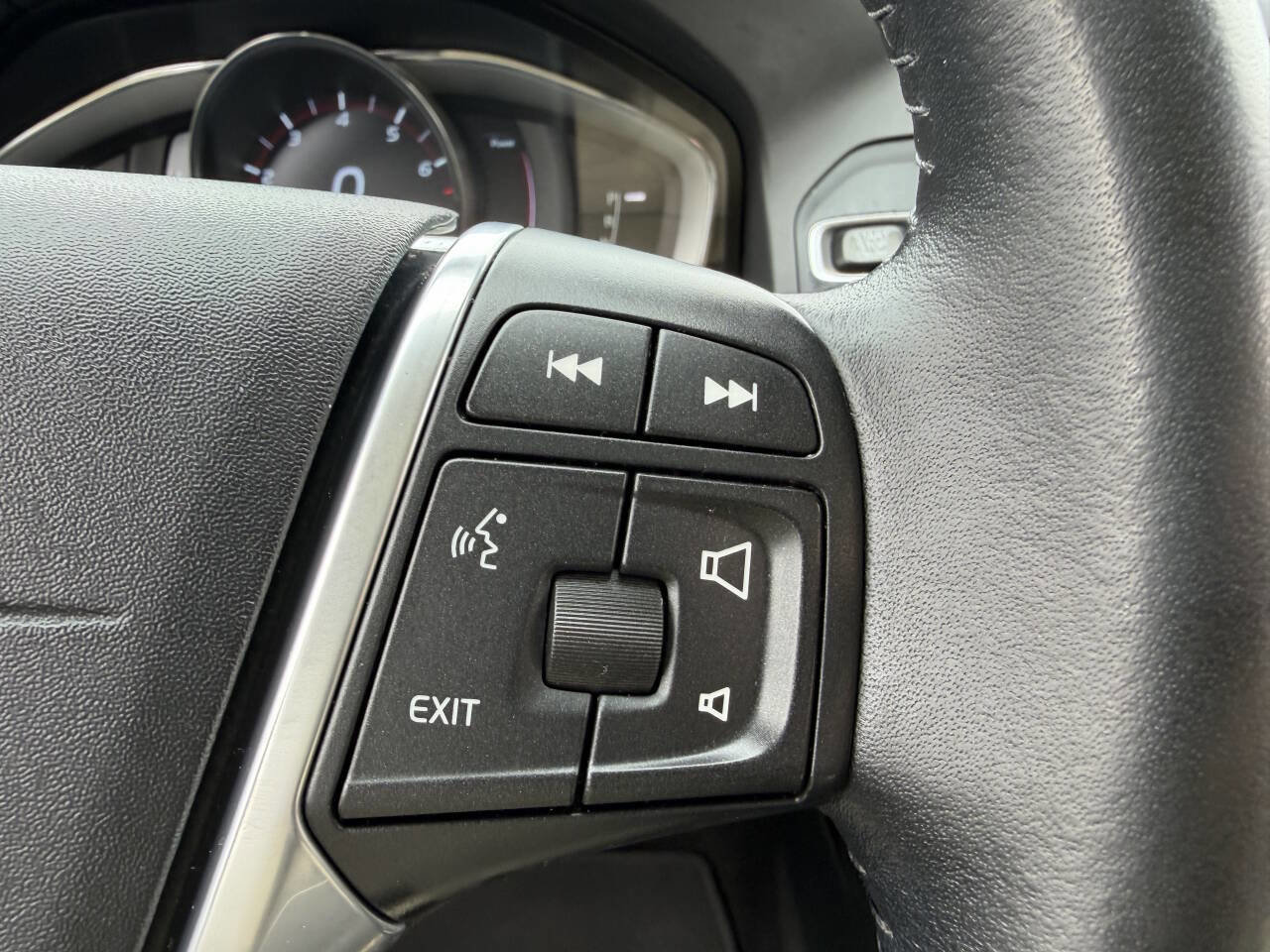 Used 2016 Volvo XC60 T5 Premier w/ Proximity Package image 20