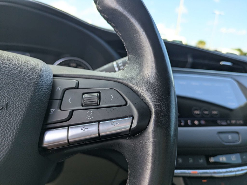 Used 2023 Cadillac XT4 Luxury FWD image 24