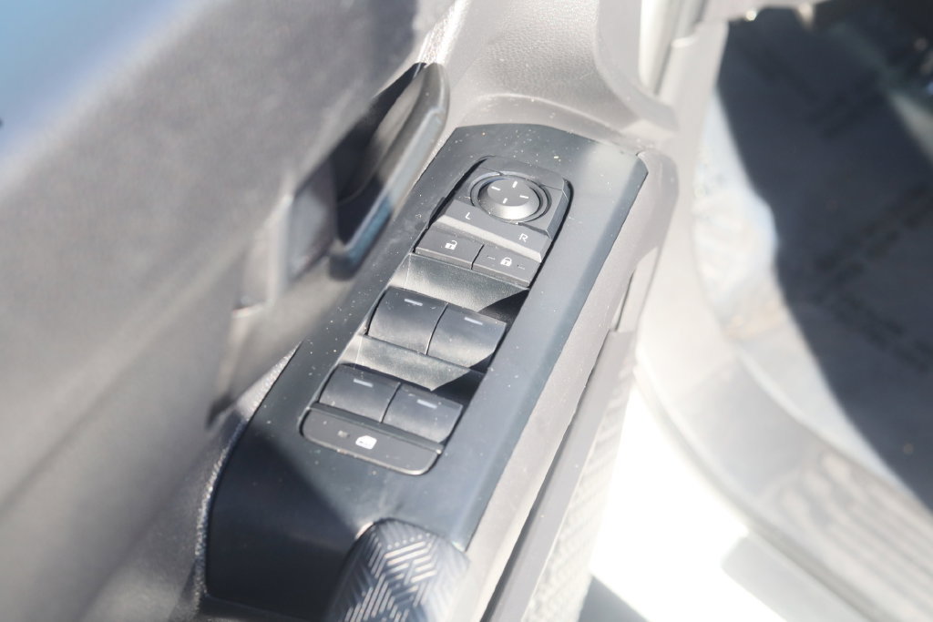 Used 2025 Toyota Tacoma SR5 AWD/4WD image 6