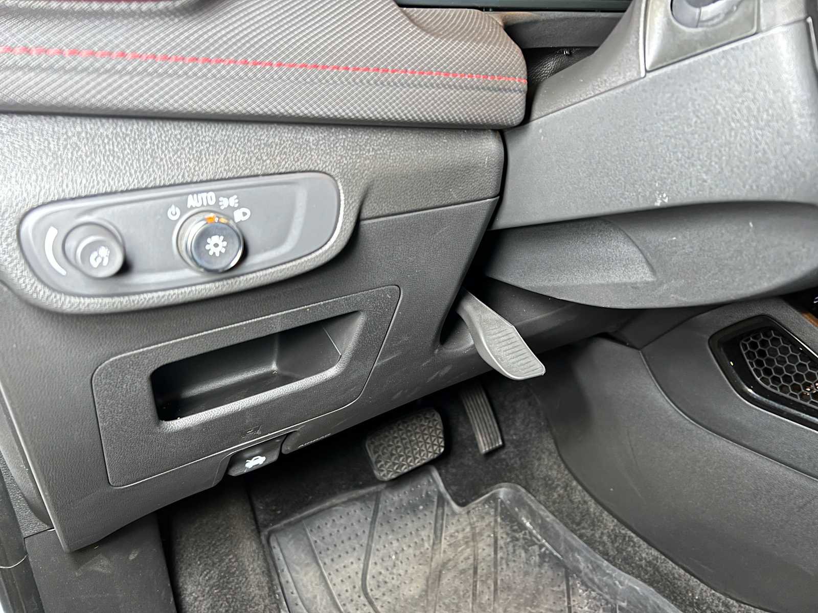 Used 2024 Chevrolet TrailBlazer RS w/ Convenience Package image 25