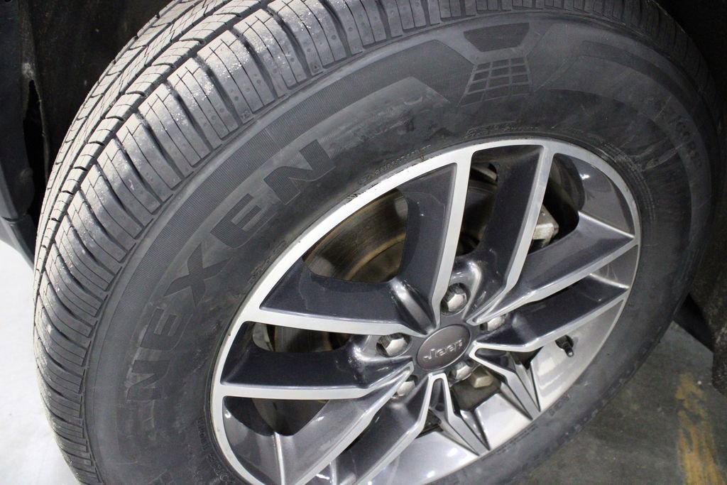 Used 2019 Jeep Grand Cherokee Limited image 45