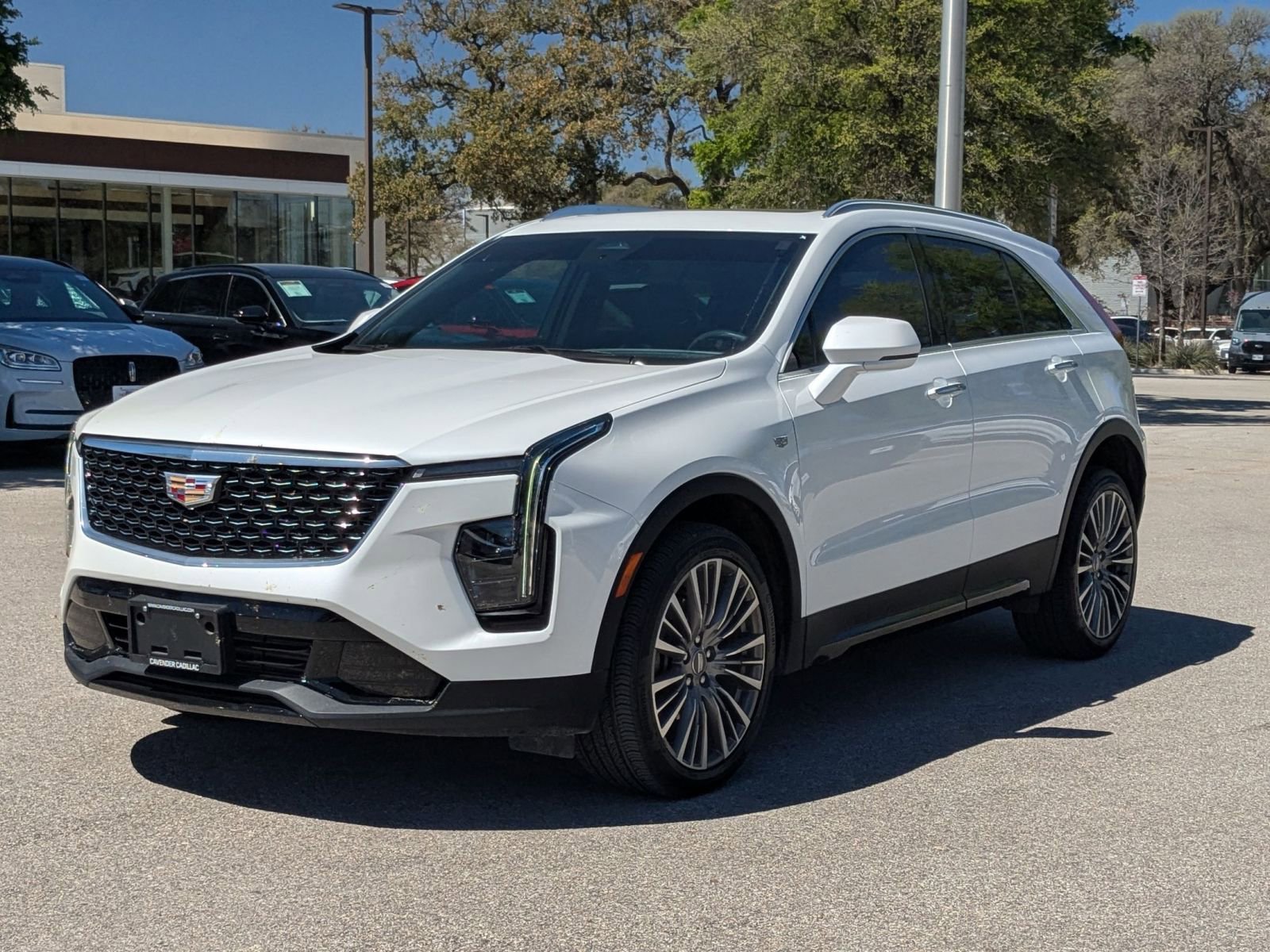 Used 2024 Cadillac XT4 Premium Luxury image 7