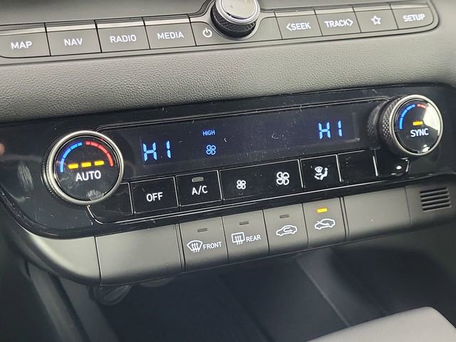 Certified 2025 Hyundai Elantra SEL image 30