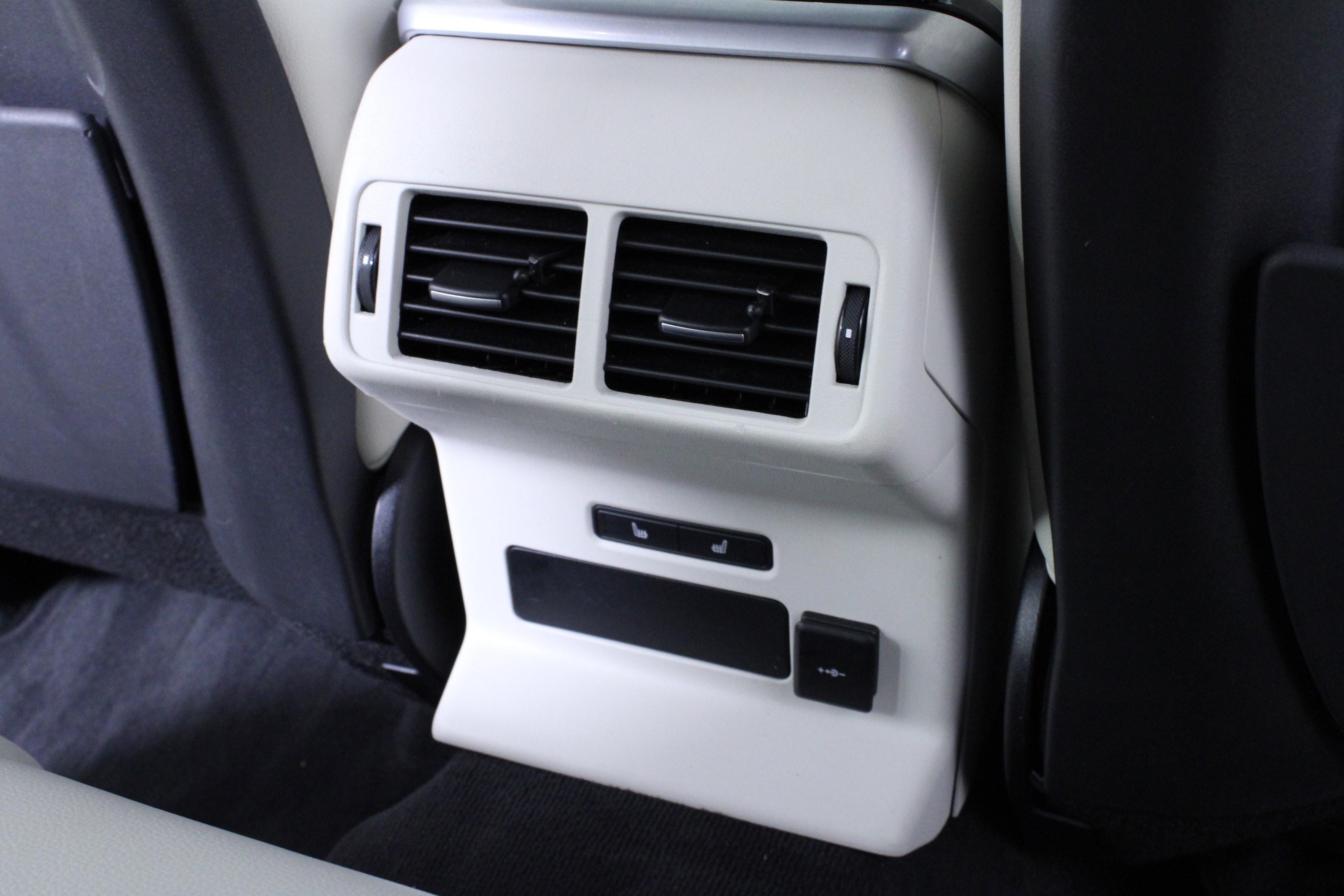 Used 2023 Land Rover Range Rover Velar R-Dynamic S image 16