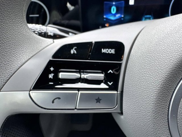 Used 2024 Hyundai Elantra SEL image 25