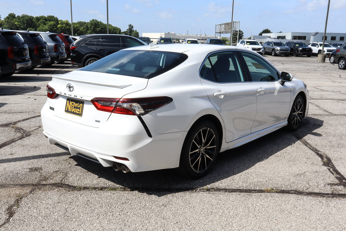 Used 2024 Toyota Camry SE FWD image 4