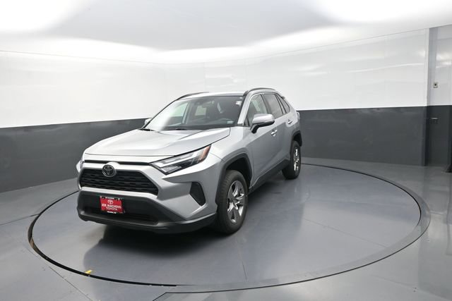 Used 2024 Toyota RAV4 XLE FWD image 36