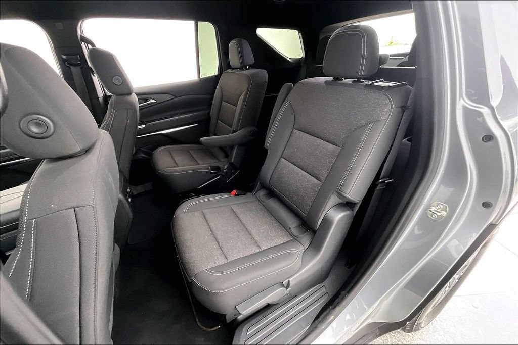 Used 2024 Chevrolet Traverse LT FWD image 32
