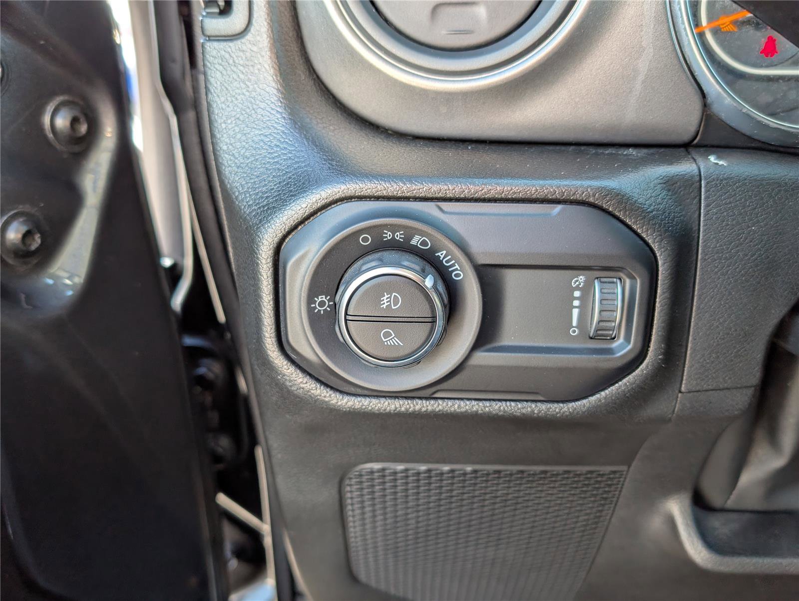 Used 2023 Jeep Gladiator Sport image 18