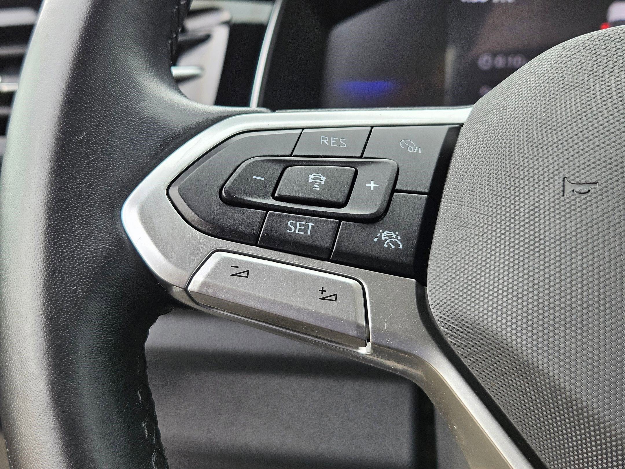 Used 2025 Volkswagen Jetta Sport FWD image 17