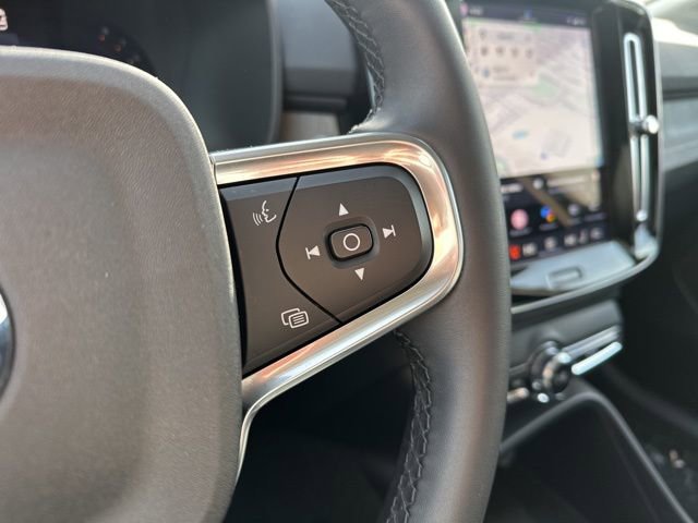 Certified 2025 Volvo XC40 B5 Core image 25