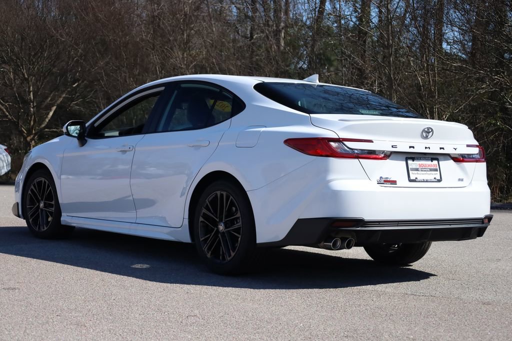 Used 2025 Toyota Camry SE image 3