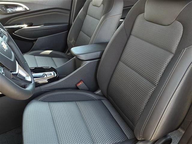 New 2026 Chevrolet Trax LT w/ LT Convenience Package FWD image 3