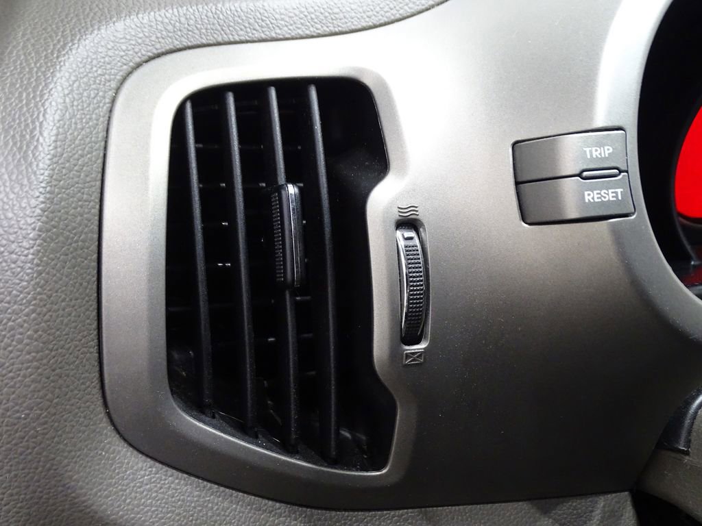 Used 2011 Kia Sportage EX image 16