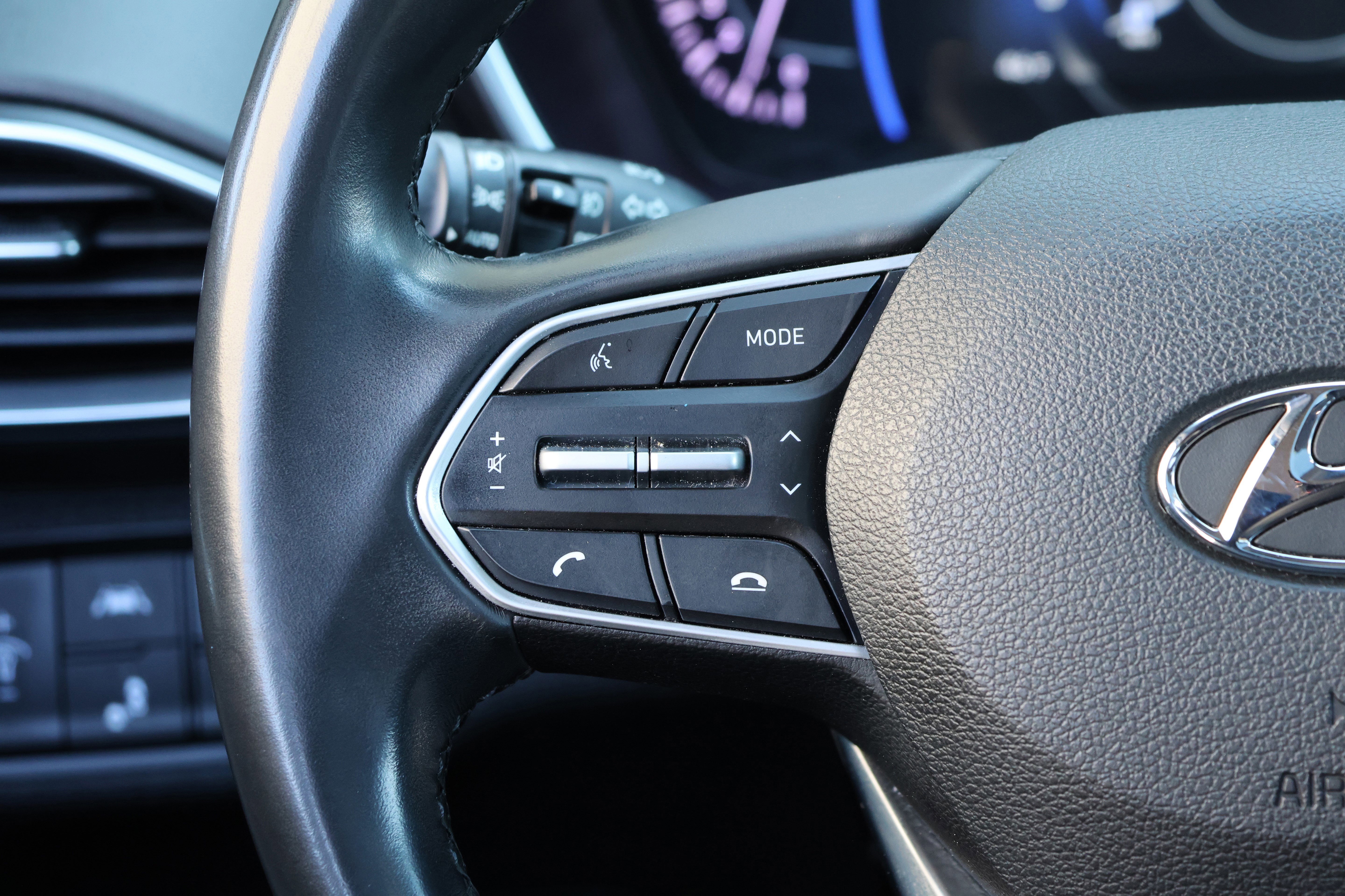 Used 2020 Hyundai Santa Fe SEL w/ Convenience + Premium Package image 18