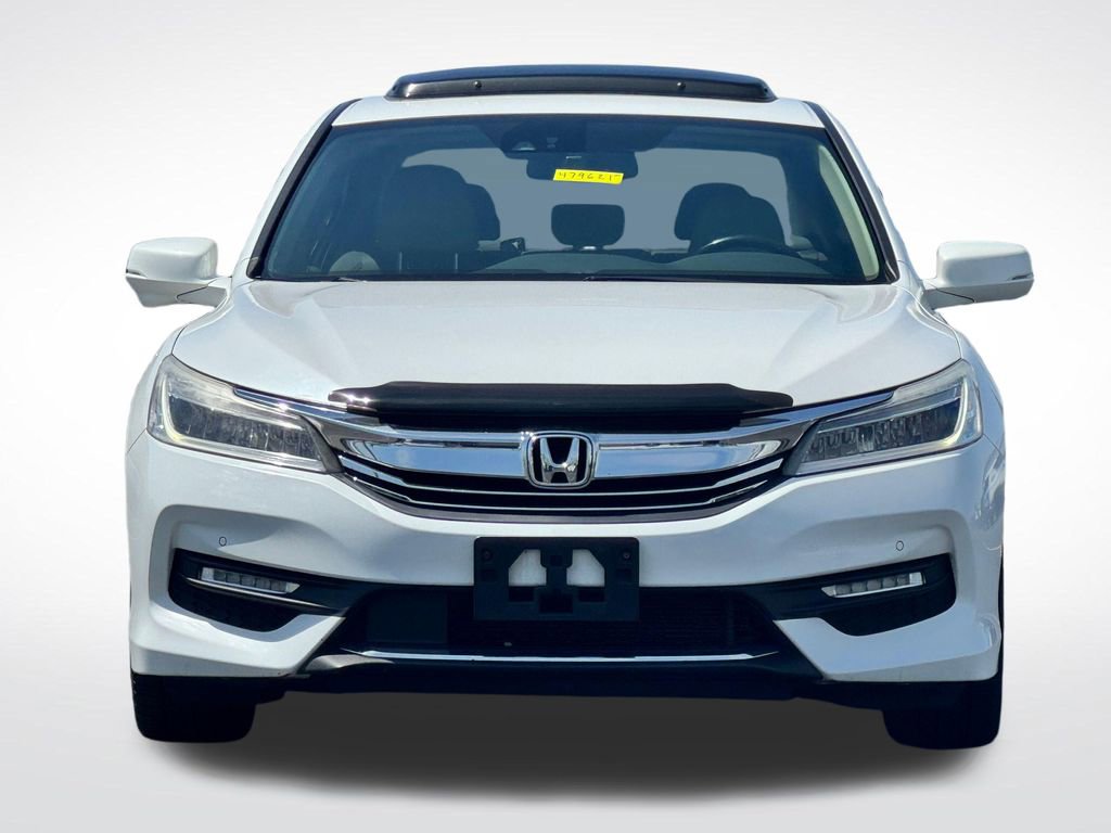 Used 2016 Honda Accord Touring image 3