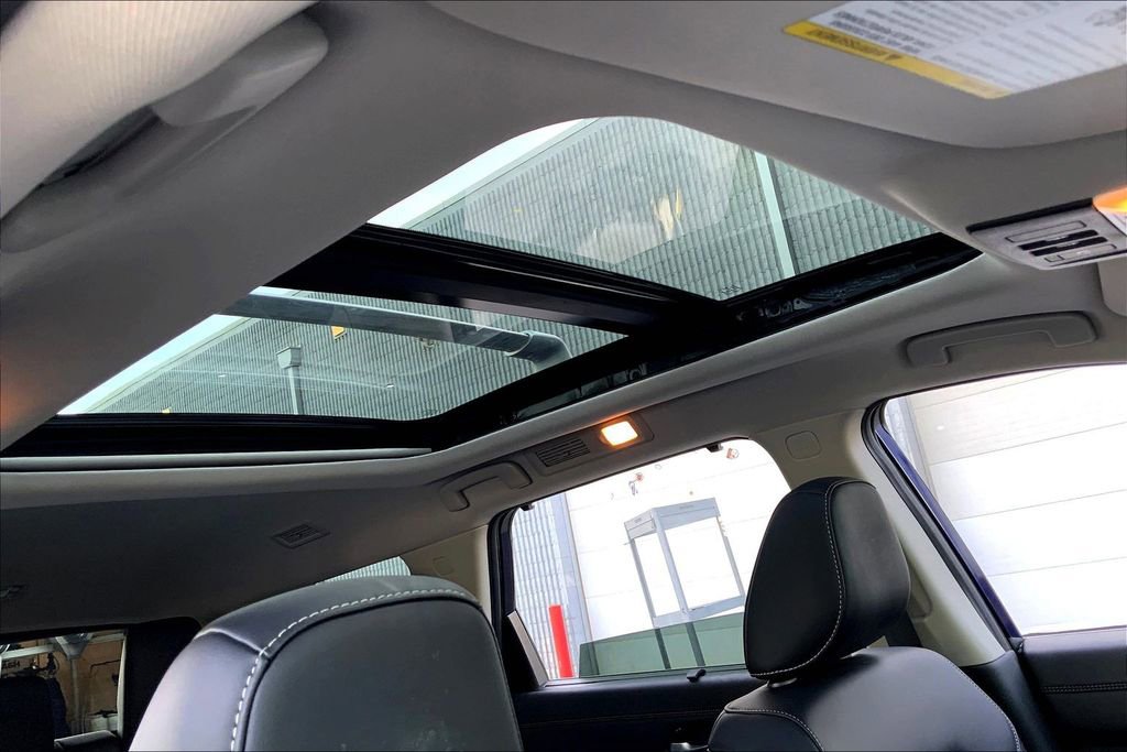 Used 2024 Nissan Pathfinder Platinum image 18