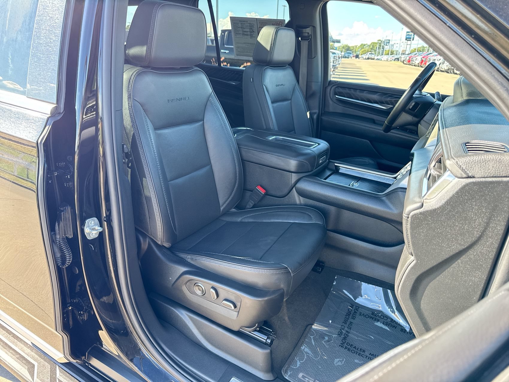 Used 2024 GMC Yukon Denali AWD/4WD image 28