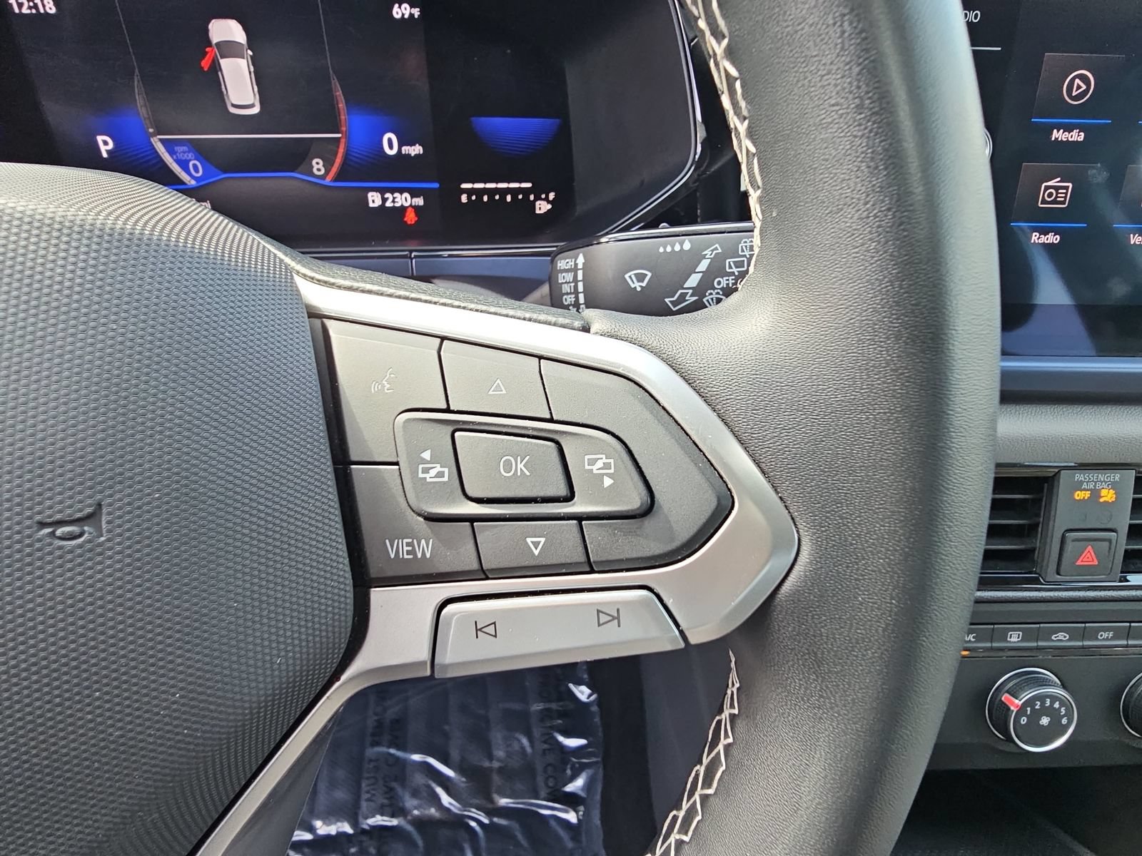 Certified 2022 Volkswagen Taos SE FWD image 17
