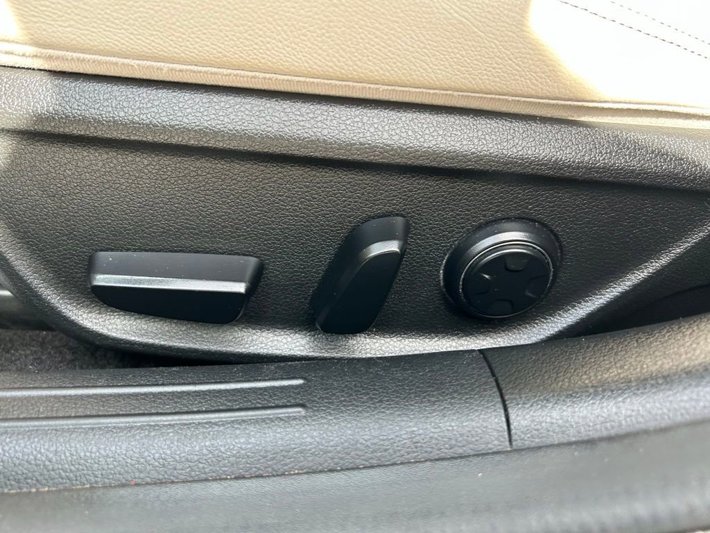 Used 2024 Genesis G70 2.5T image 16