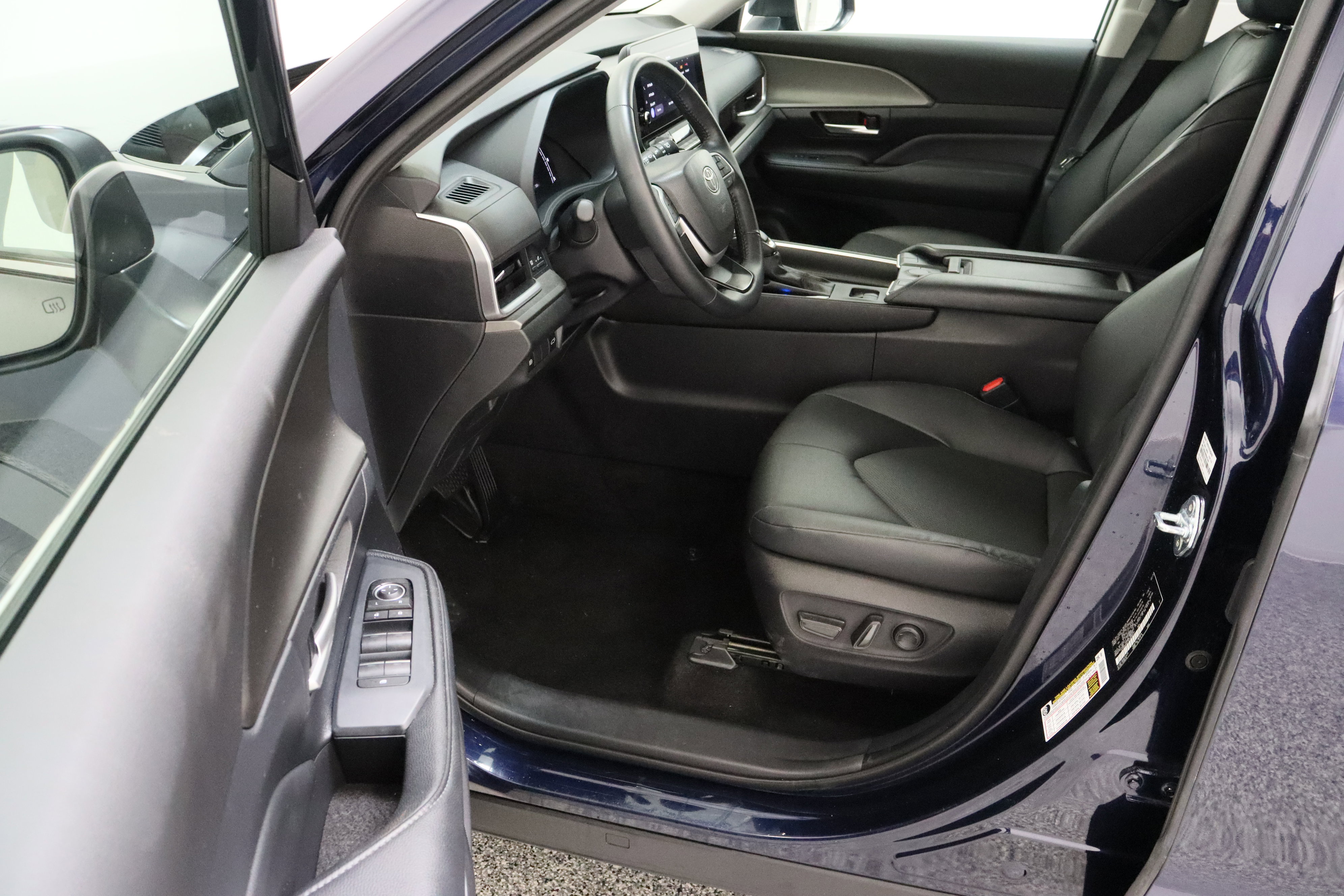 Certified 2025 Toyota Grand Highlander FWD image 14