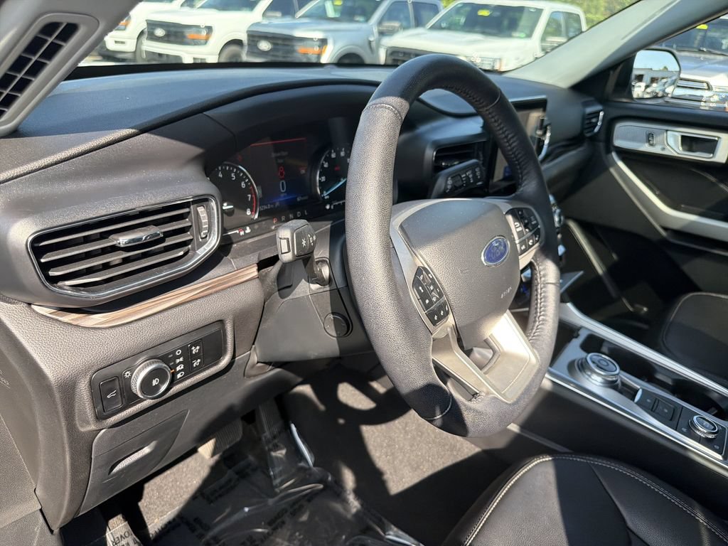 Used 2024 Ford Explorer Limited w/ Equipment Group 301A AWD/4WD image 21