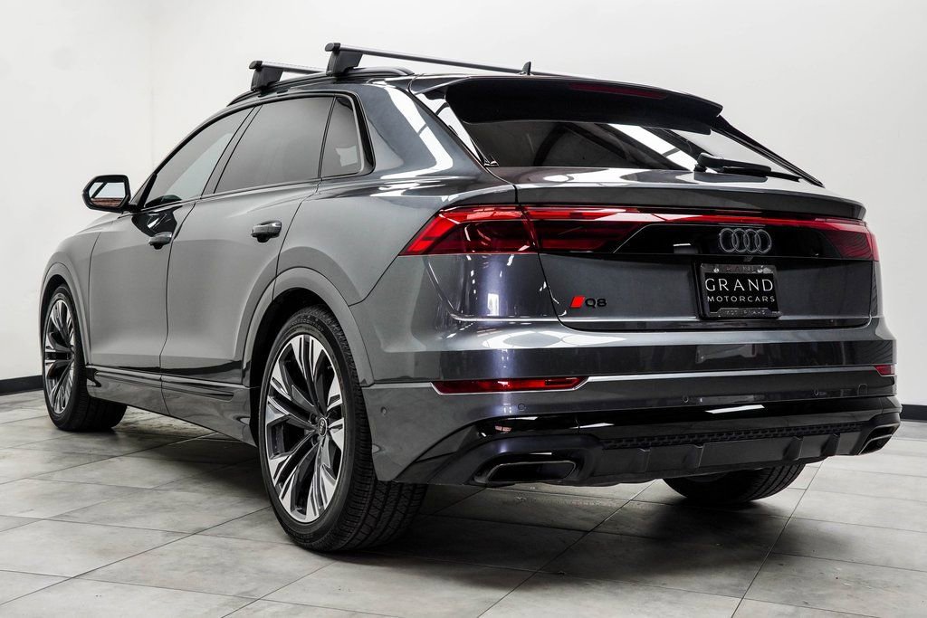 Used 2024 Audi Q8 Prestige w/ Prestige Package image 12