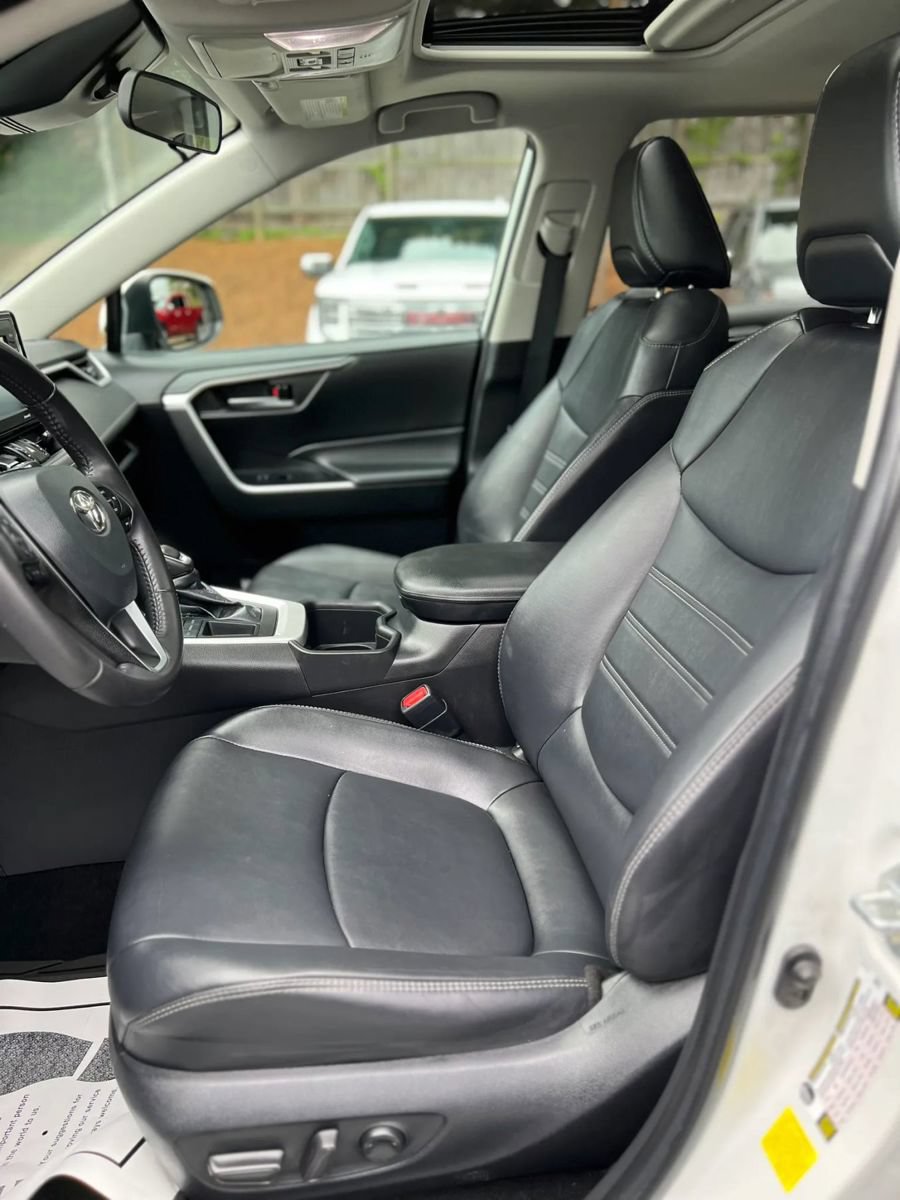 Used 2022 Toyota RAV4 XLE Premium FWD image 12