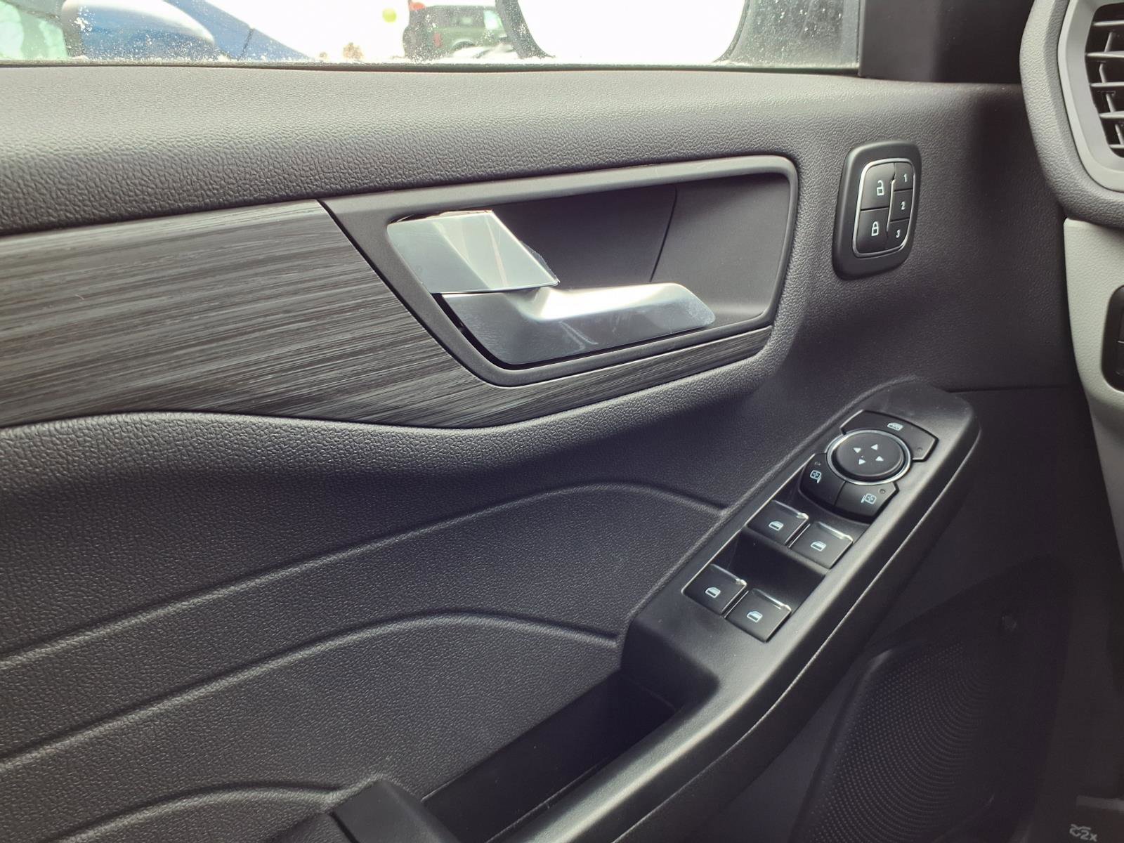 Used 2024 Ford Escape SE w/ PHEV Premium Package image 22