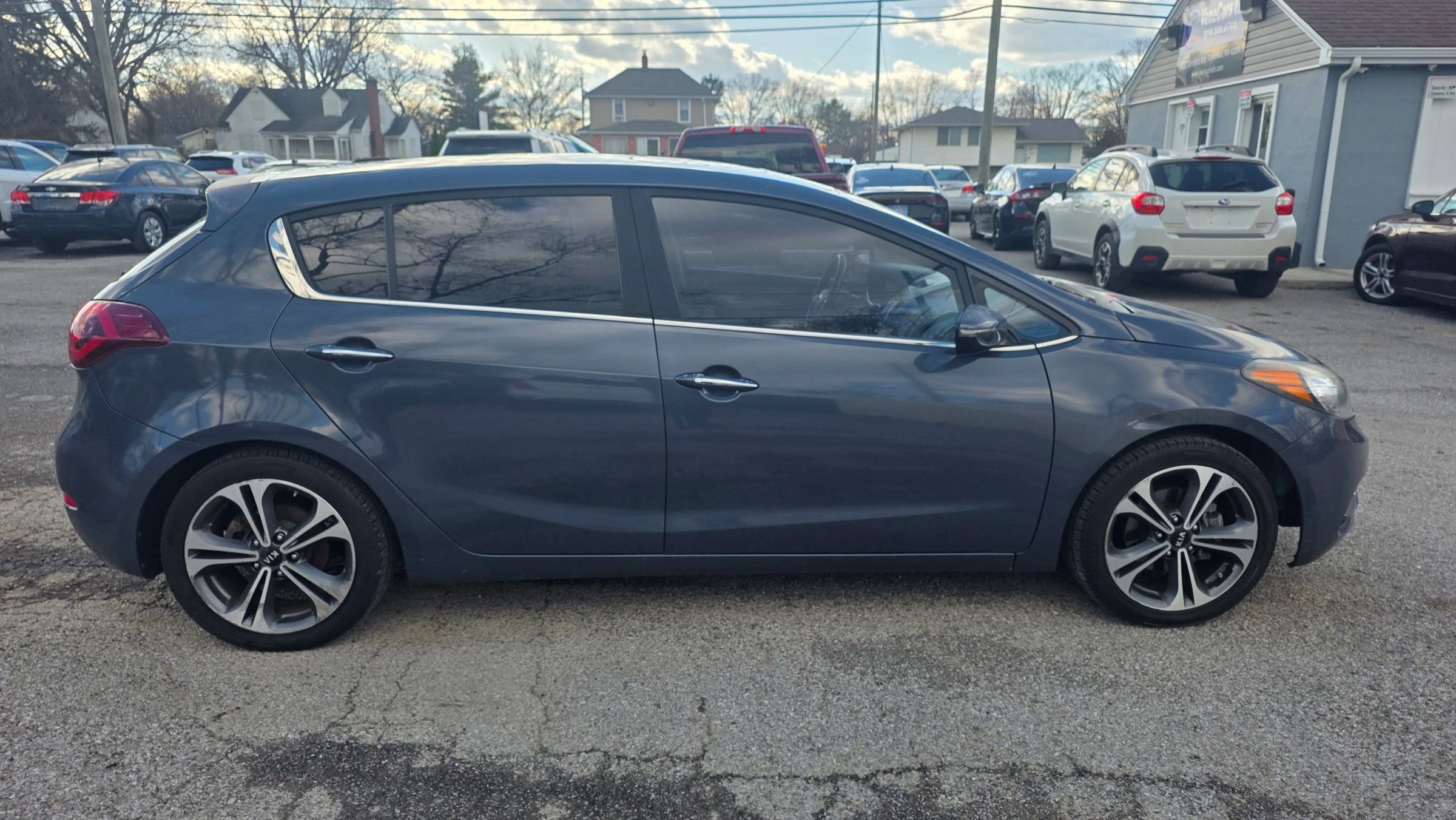 Used 2016 Kia Forte EX w/ EX Premium Technology Package image 2