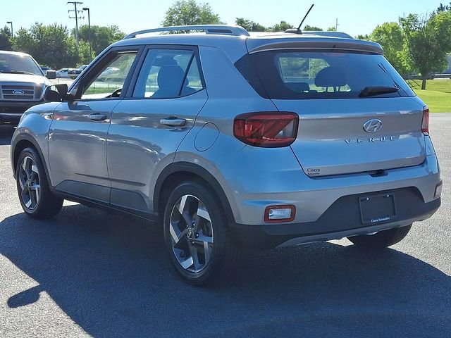 Used 2023 Hyundai Venue SEL w/ Cargo Package FWD image 7