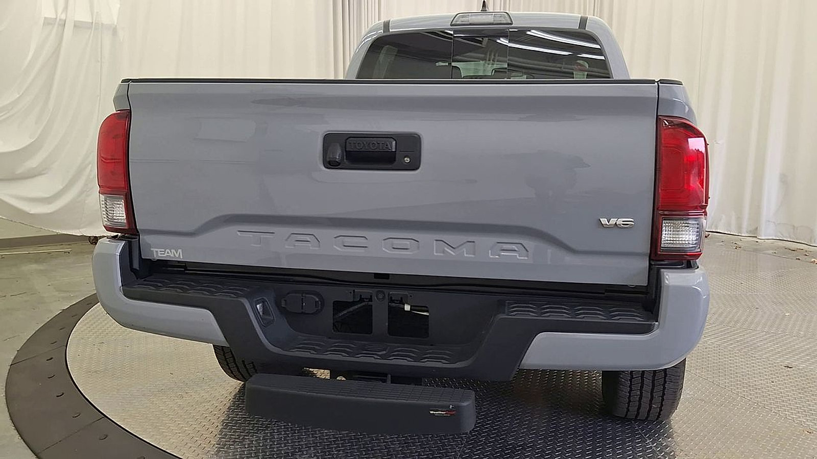 Certified 2019 Toyota Tacoma TRD Sport AWD/4WD image 4