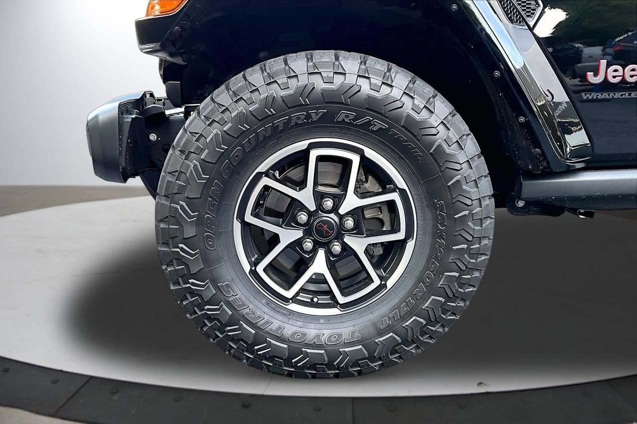 Used 2024 Jeep Wrangler Unlimited Rubicon w/ Technology Group AWD/4WD image 32