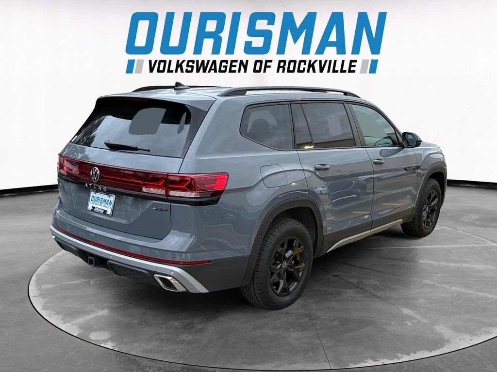 Used 2025 Volkswagen Atlas Peak Edition SE image 6