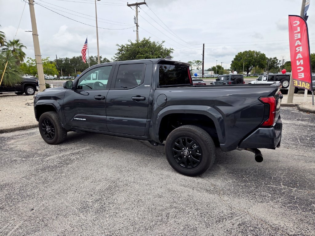 Used 2025 Toyota Tacoma SR5 AWD/4WD image 12