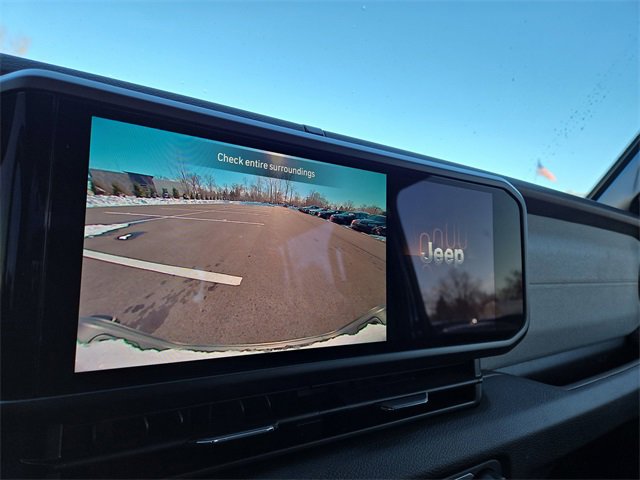 Used 2025 Jeep Gladiator Sport image 11