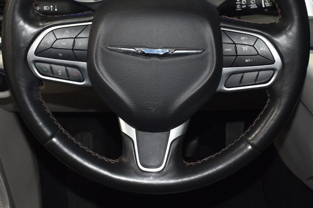 Certified 2020 Chrysler Pacifica Touring-L image 25