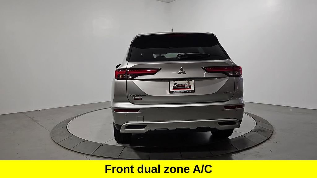 Used 2023 Mitsubishi Outlander SE image 4