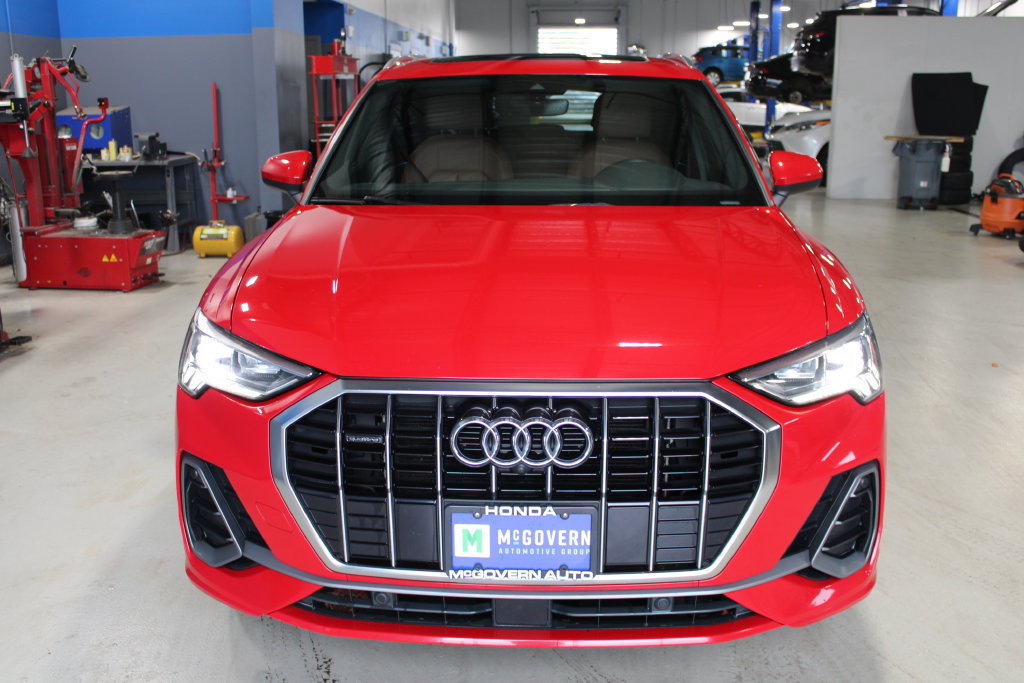 Used 2022 Audi Q3 2.0T Premium Plus w/ Premium Plus Package AWD/4WD image 2