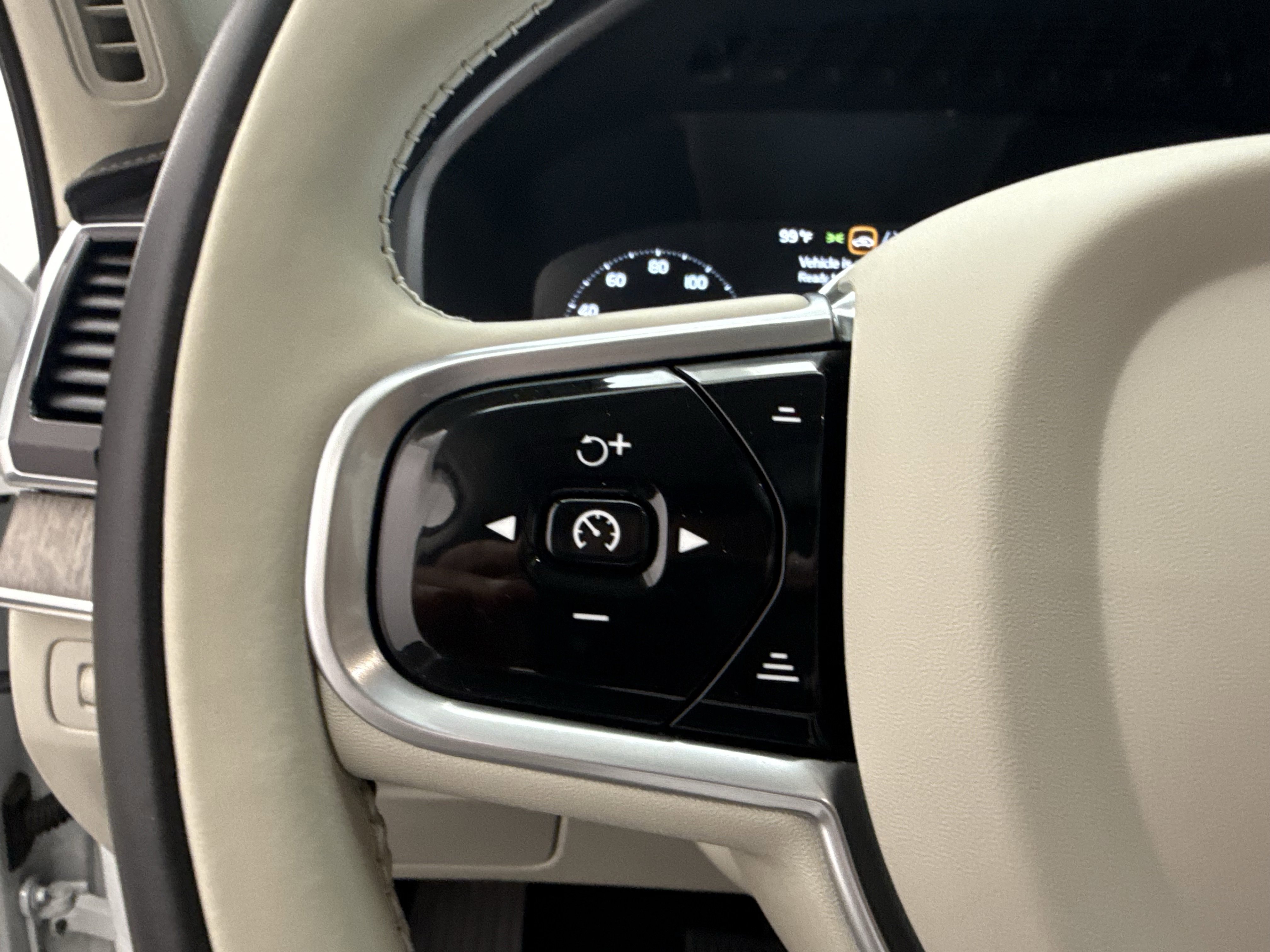 Used 2022 Volvo XC90 T8 Inscription AWD/4WD image 16