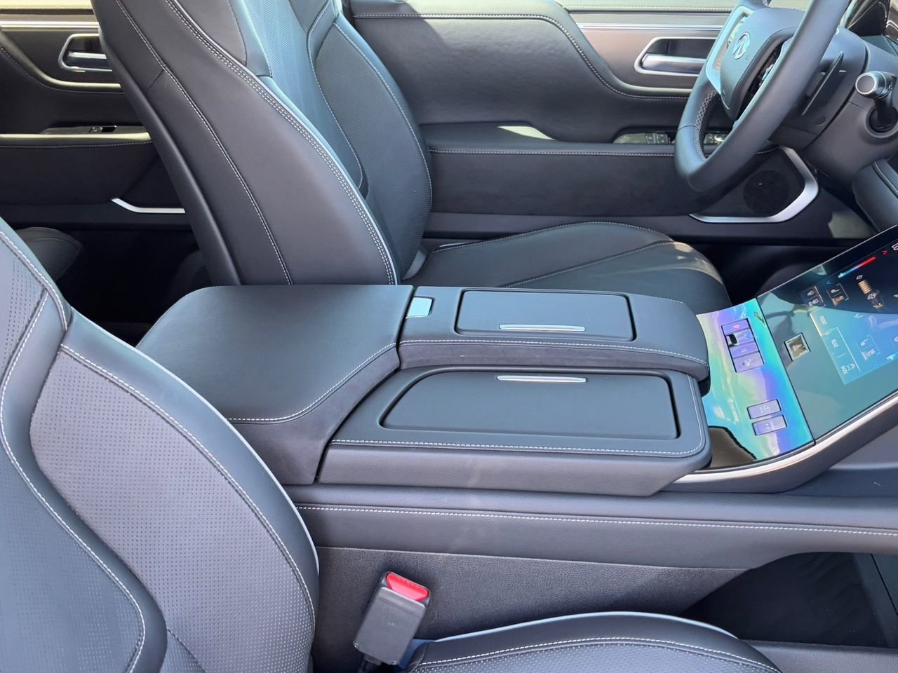 Certified 2025 INFINITI QX80 Luxe image 10