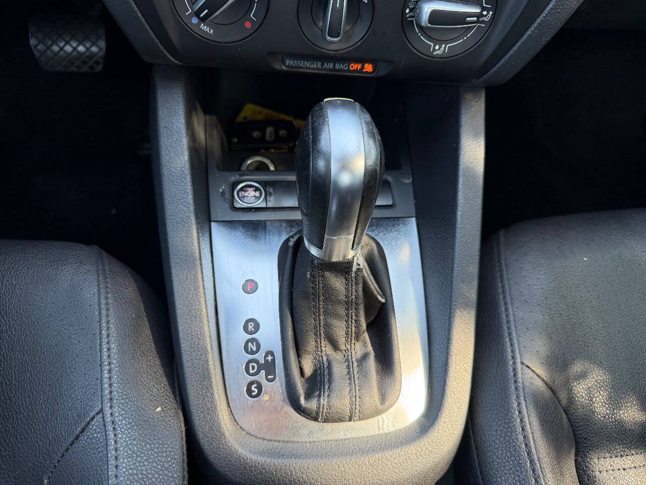 Used 2011 Volkswagen Jetta SEL FWD image 16