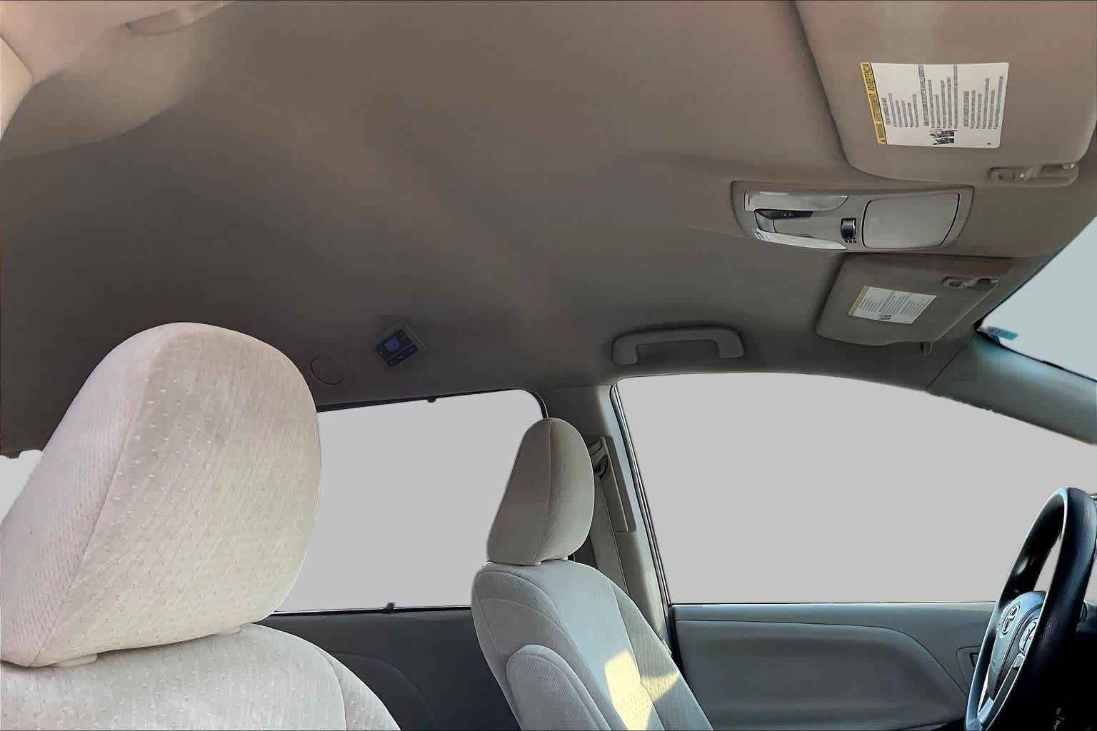 Used 2015 Toyota Sienna LE FWD image 13