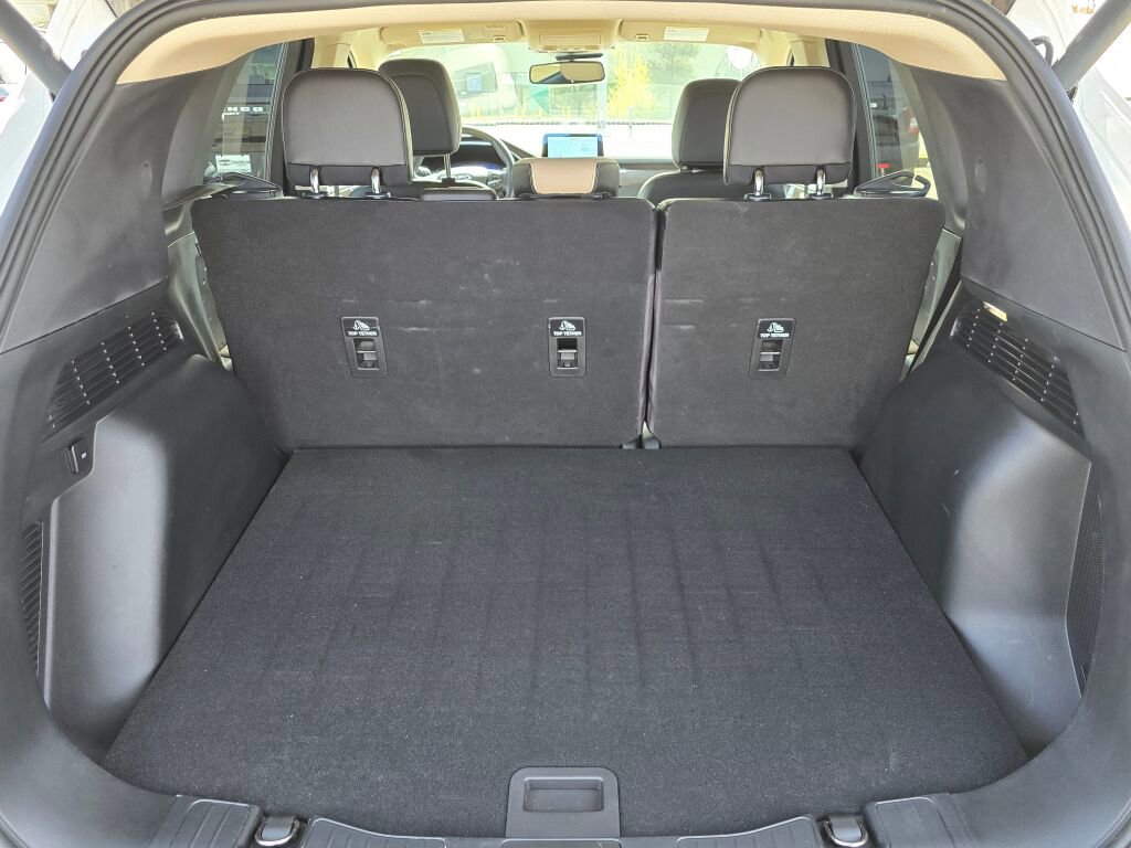 Used 2020 Ford Escape Titanium image 7